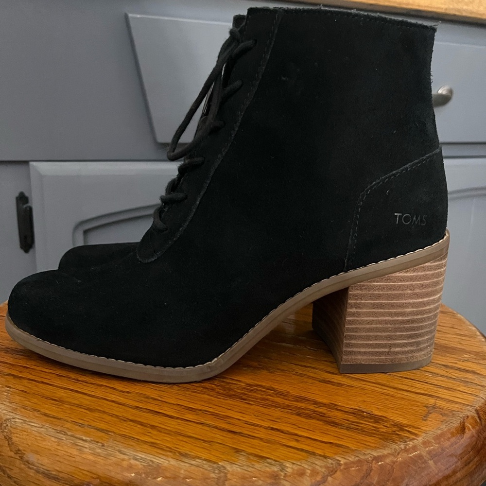 Tom’s lace ankle boots